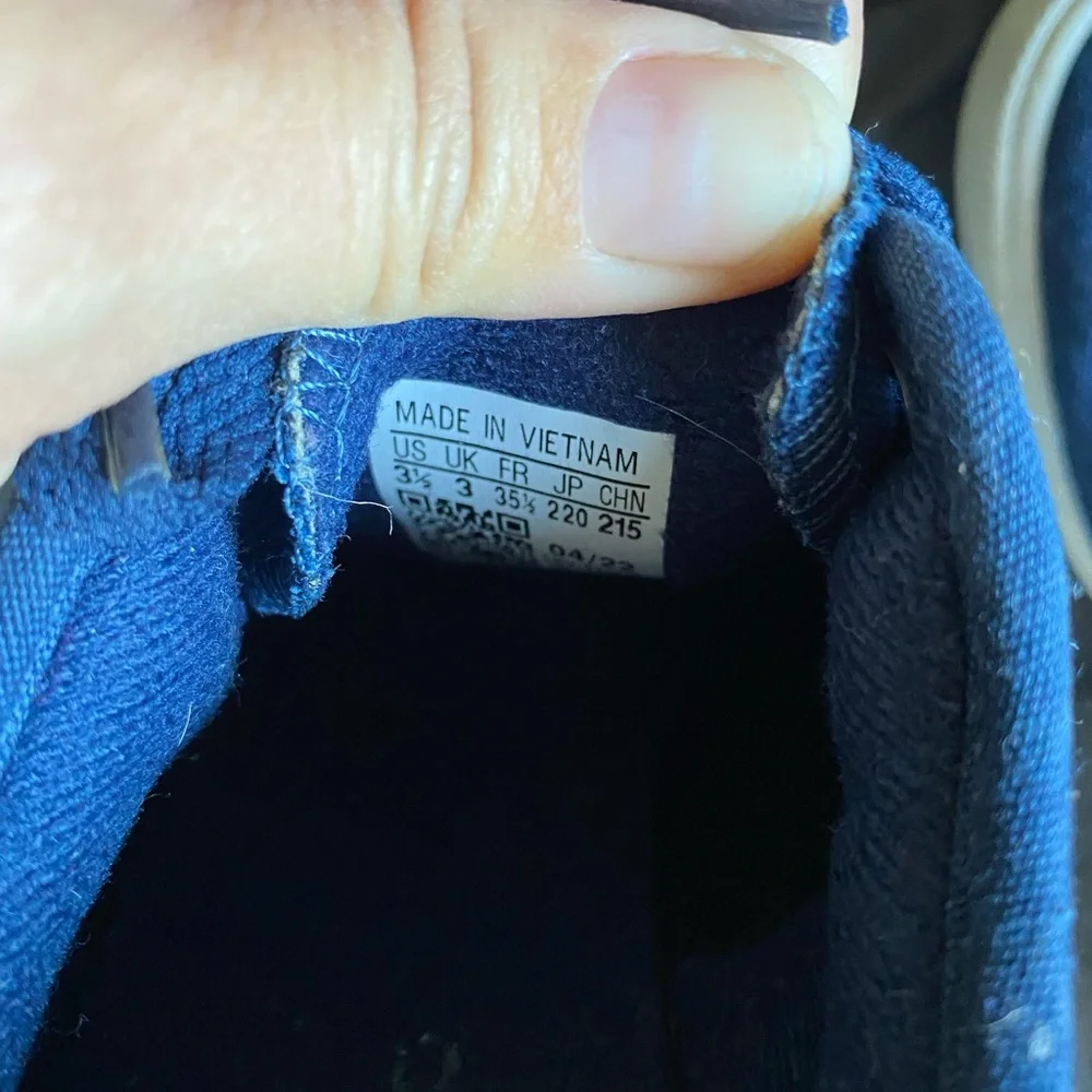 Adidas 3y kids shoes
